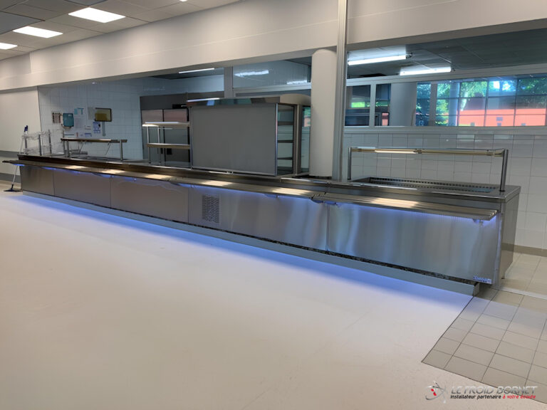 Distribution - ligne de self au Collège A.Cherioux