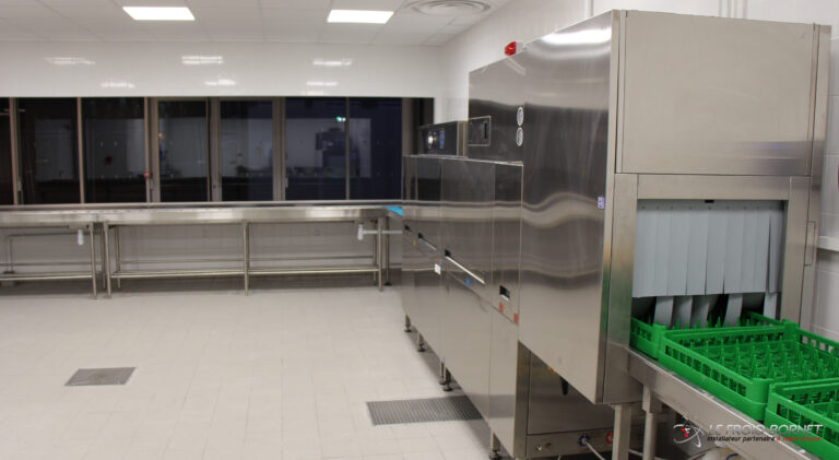 Laverie - Laveuse à avancement au Lycée Nadar Draveil