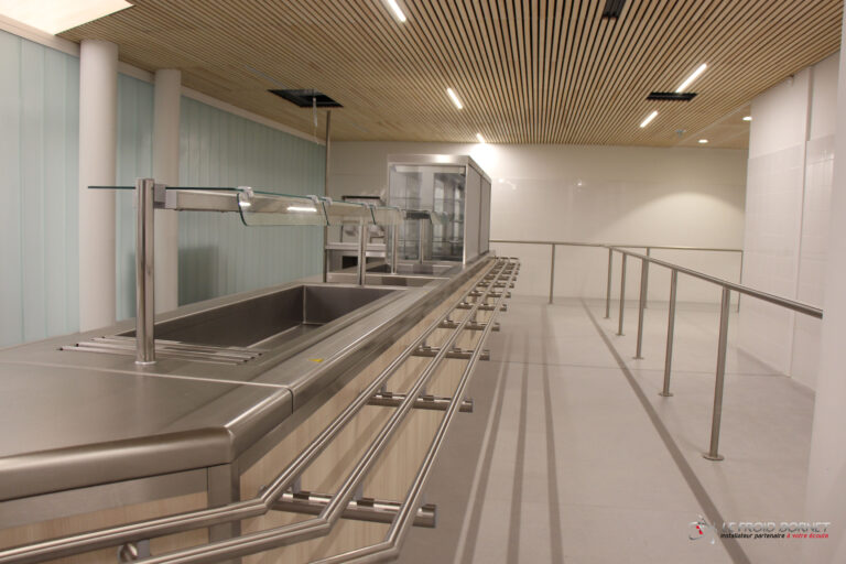 Distribution - ligne de self au Lycée Nadar Draveil