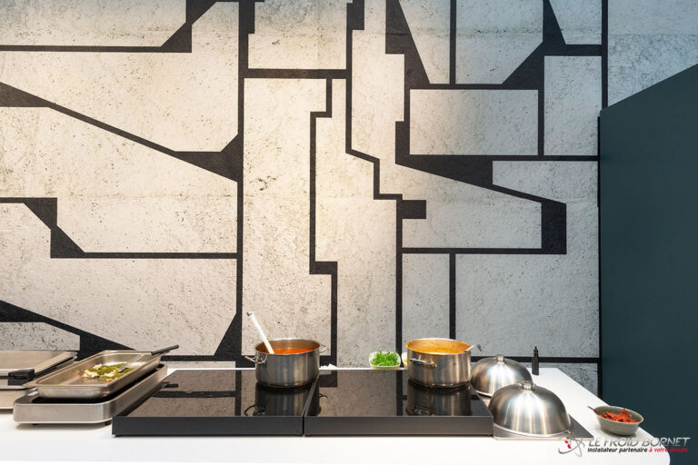 Distribution - ligne de self au Louvre Saint Honoré