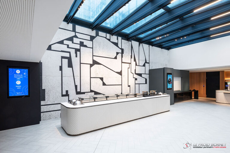 Distribution - ligne de self au Louvre Saint Honoré