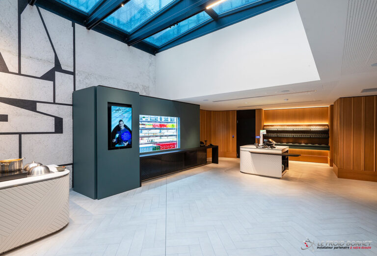 Distribution - ligne de self au Louvre Saint Honoré