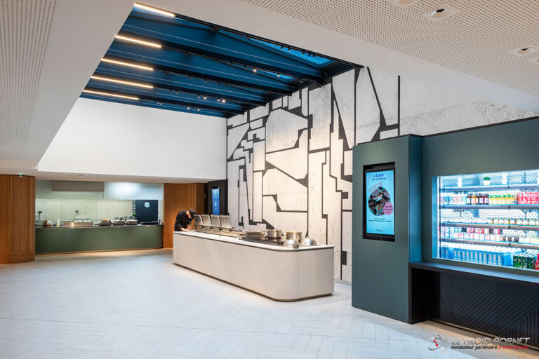 Distribution - ligne de self au Louvre Saint Honoré