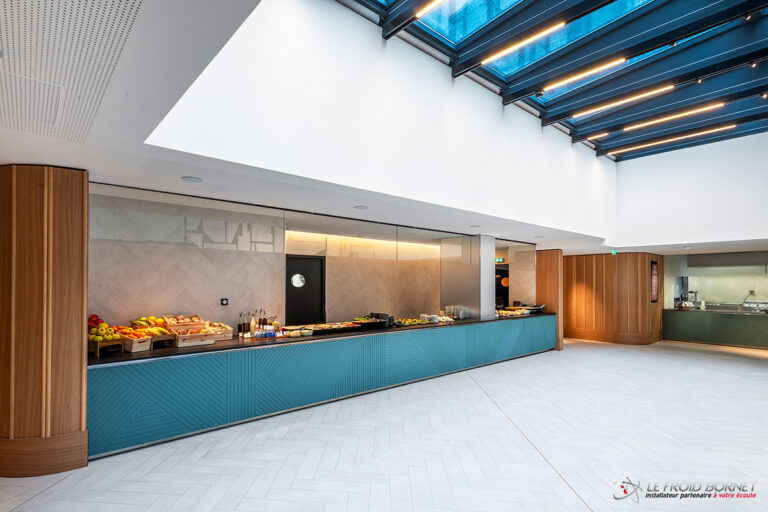 Distribution - ligne de self au Louvre Saint Honoré