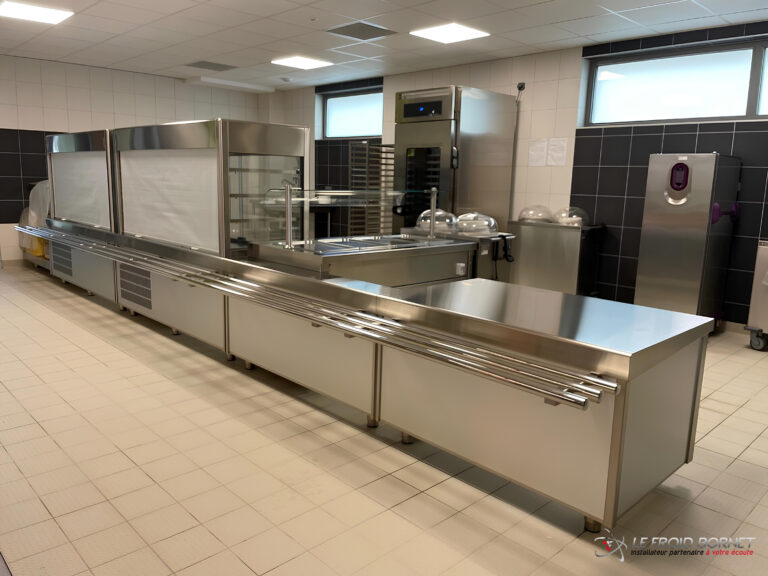 Distribution - ligne de self au Groupe scolaire Jacques Brel